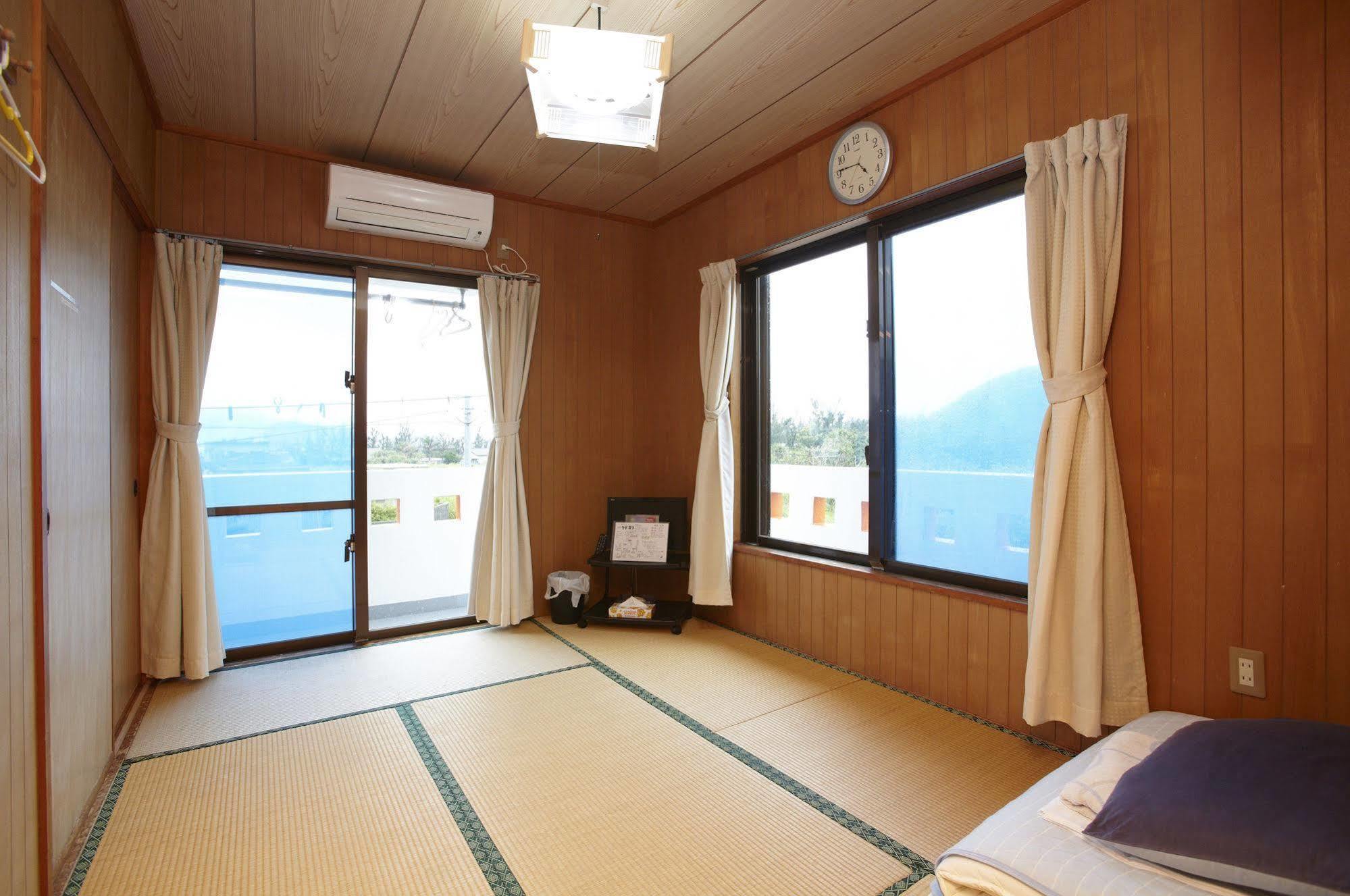 Minshuku Yadokari Hotel Zamami Ngoại thất bức ảnh